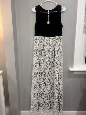 NEW! Maternity Pinkblush Black Bodice with White Lace Maxi Dress Large